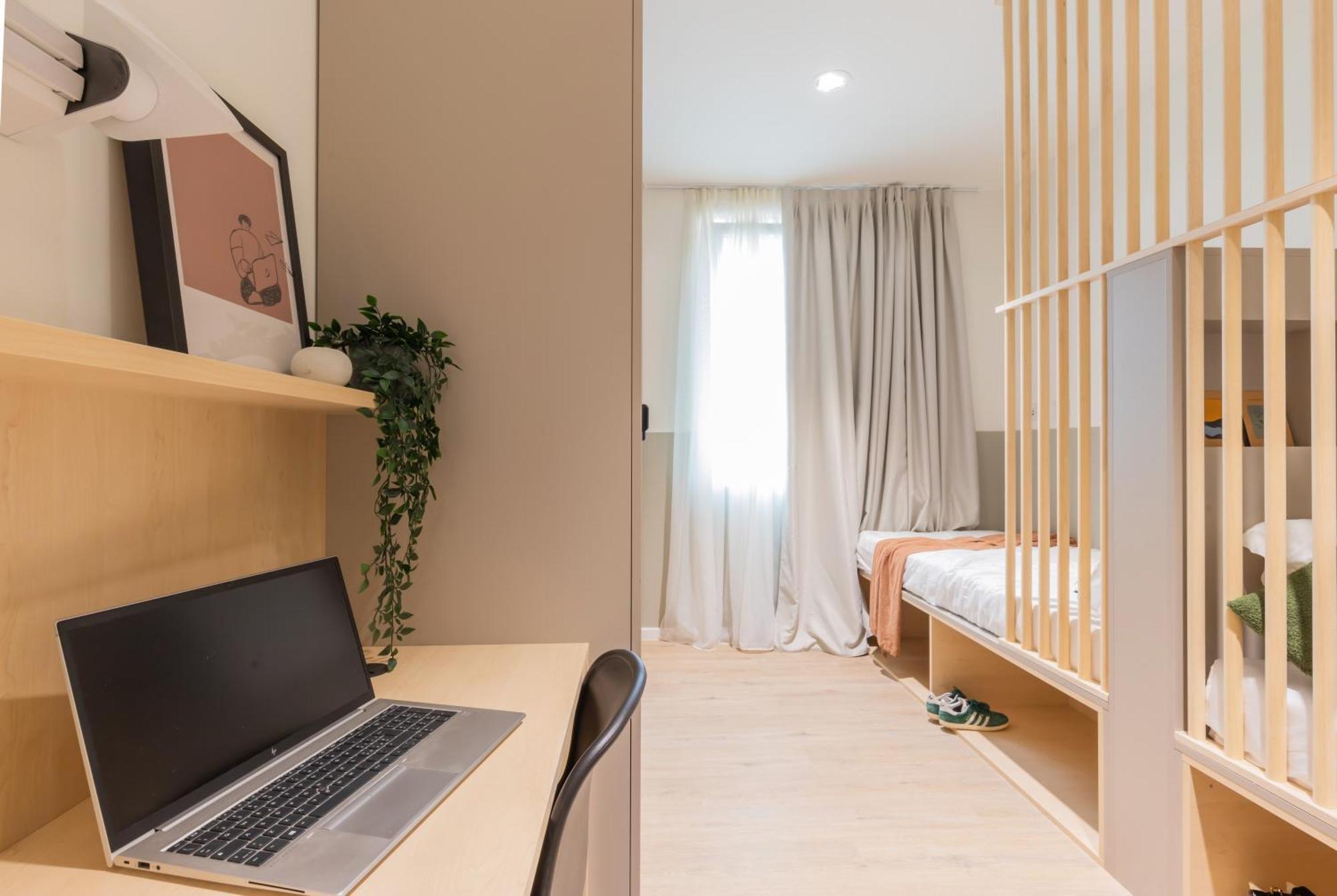 Well-located Campus Near Park * Milaan